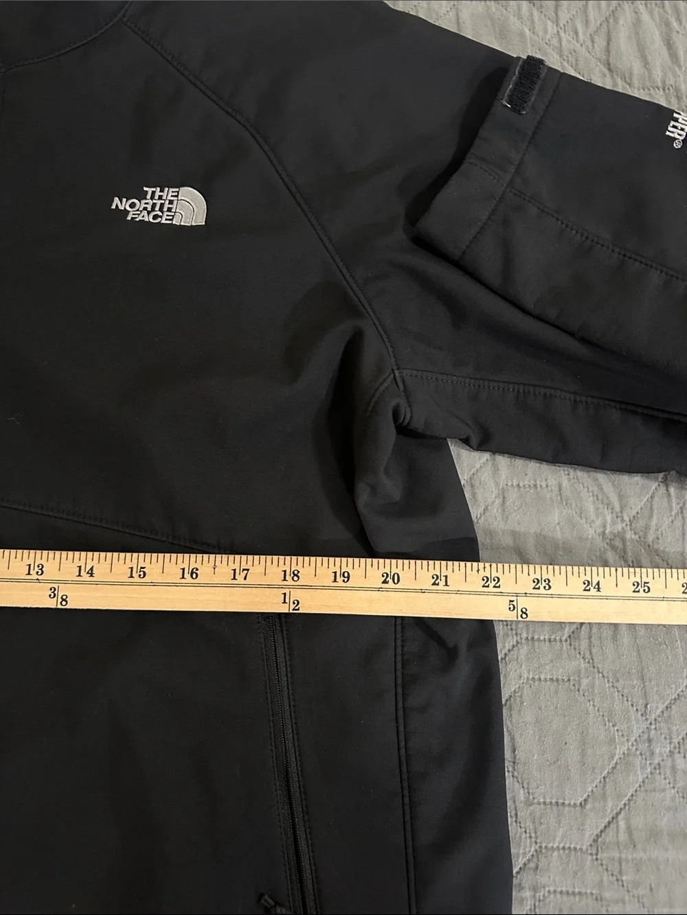 The north face Jacket Men’s Size Large Black
